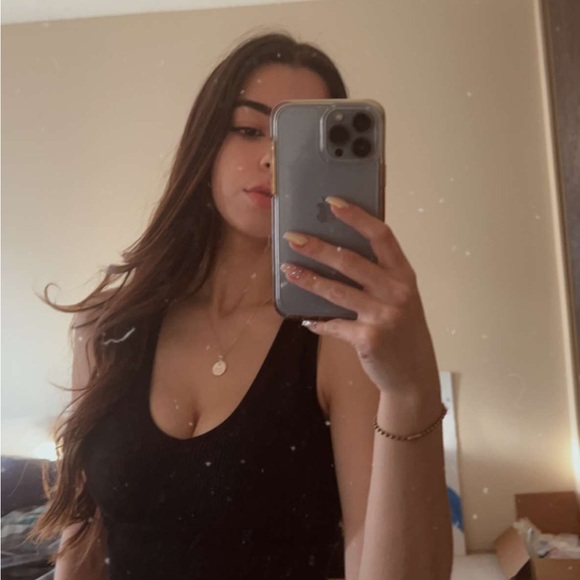 Meet your Posher, Jennifer - Picture 1 of 1